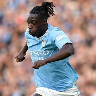 Doku en pleine action en FA Cup Manchester city qualifié pour la finale